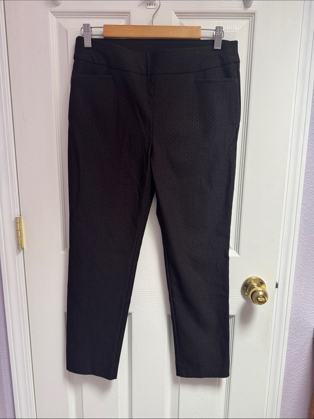Chico's Black Cropped Slim Ankle Pants